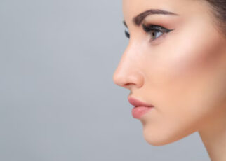 Rostro de mujer de perfil